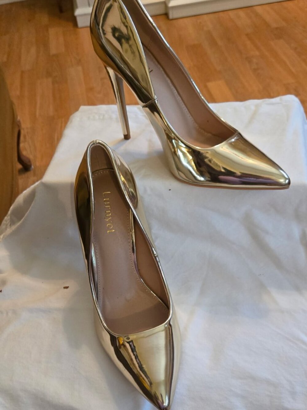 Lurnyet Gold Stiletto Heels